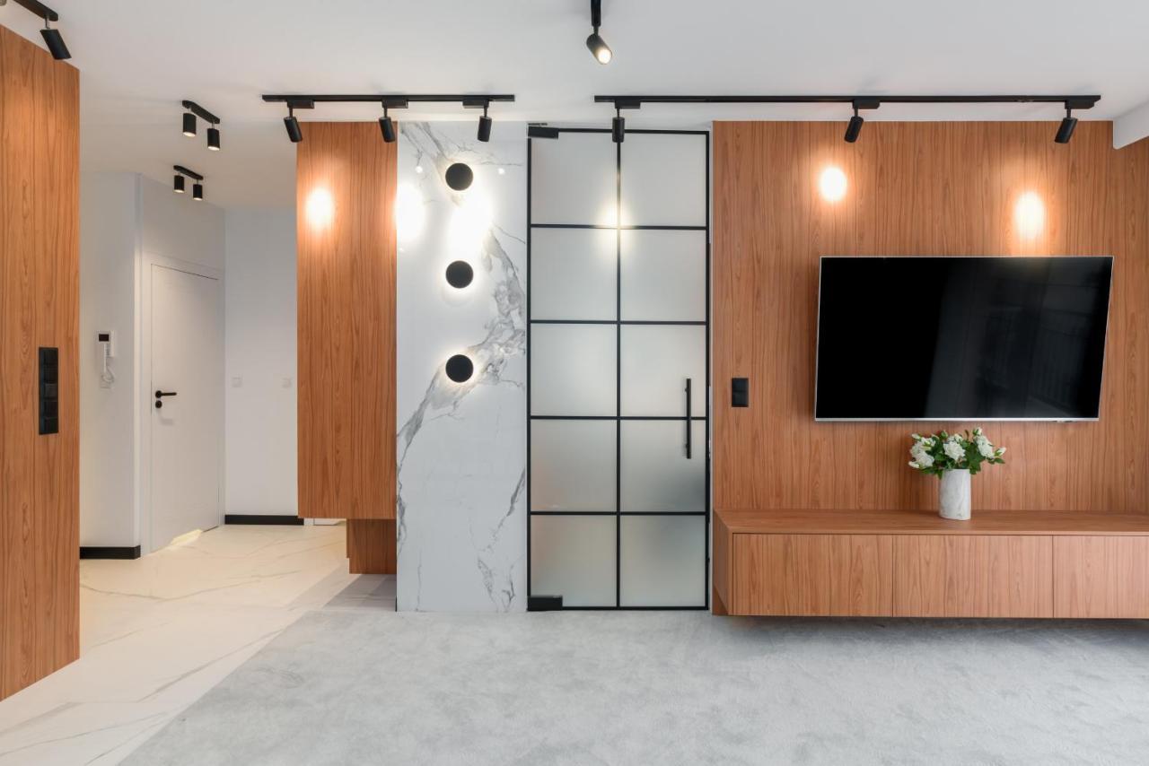 Wilczak Apartment With Free Garage Poznan By Noclegi Renters Kültér fotó