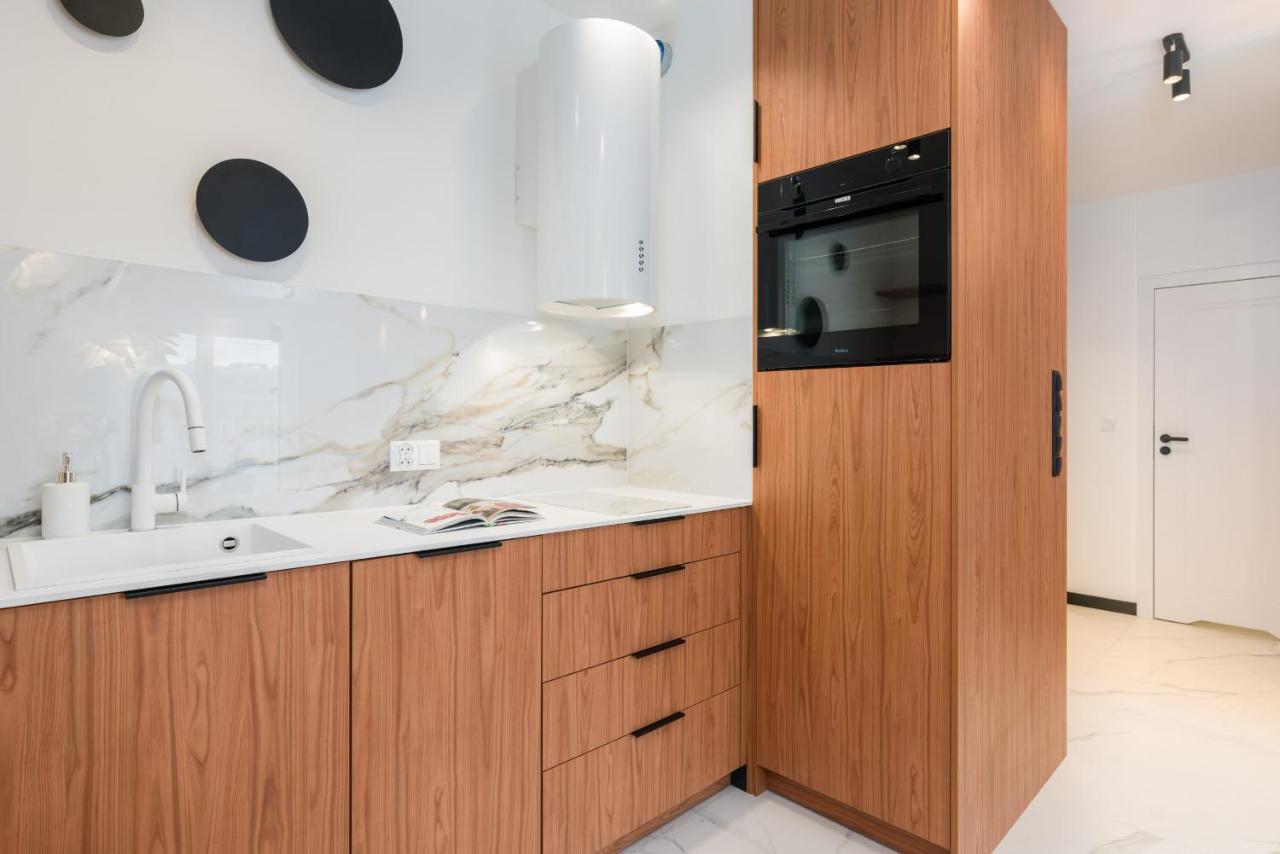Wilczak Apartment With Free Garage Poznan By Noclegi Renters Kültér fotó