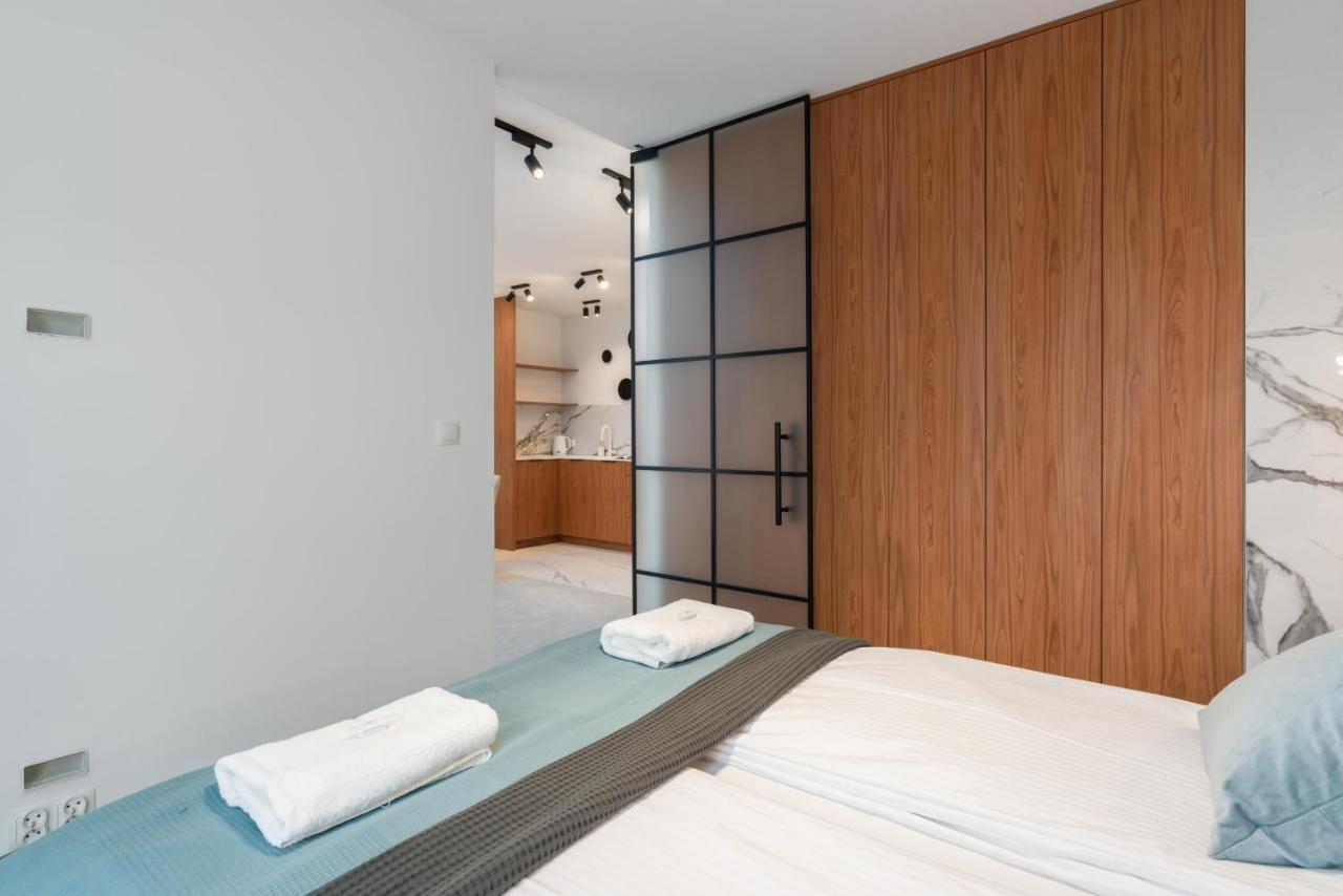 Wilczak Apartment With Free Garage Poznan By Noclegi Renters Kültér fotó
